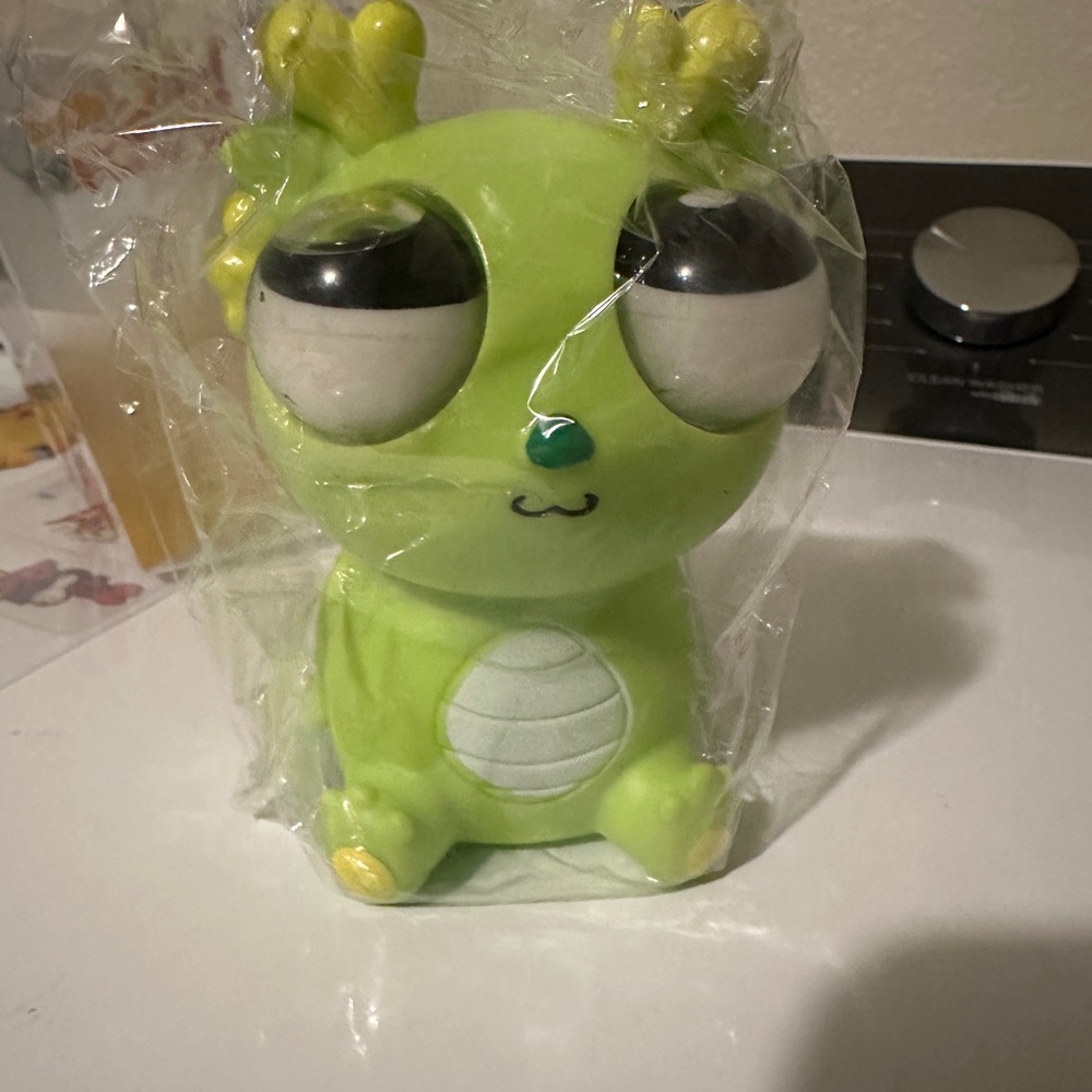 Squeeze Stress Smoothing Toy,Popping Dragon ,new with box!